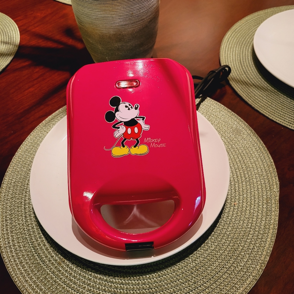 Mickey Mouse - Picture 1 of 12